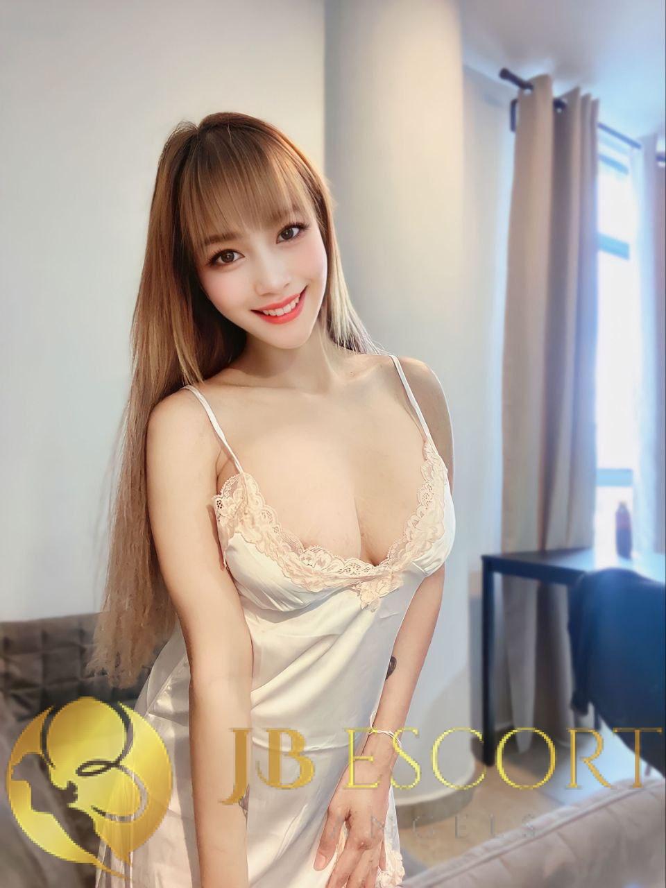 Cassie0SEXY25 Bisexual,Tall,English, 75kg,Vietnamese